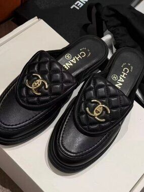 Chanel Black Quilted Leather Turnlock CC Backless Loafer Mules Size 39